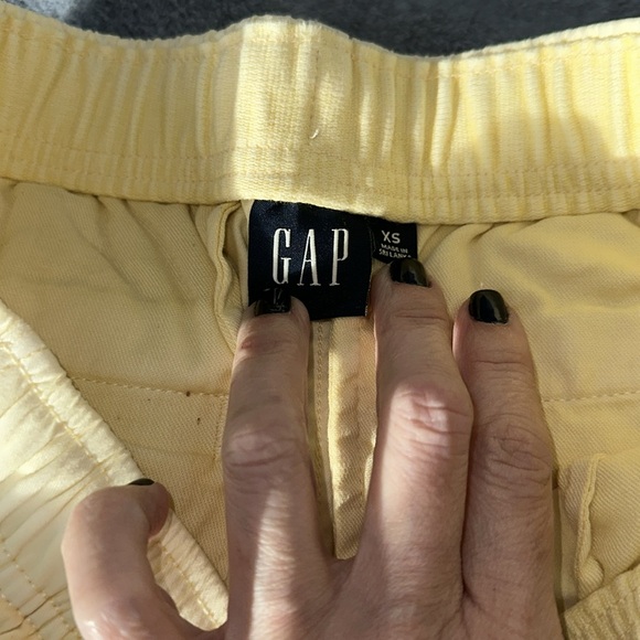 Gap Men’s 7" Easy Shorts With E-Waist, Light Yellow, NWOT - Picture 6 of 13